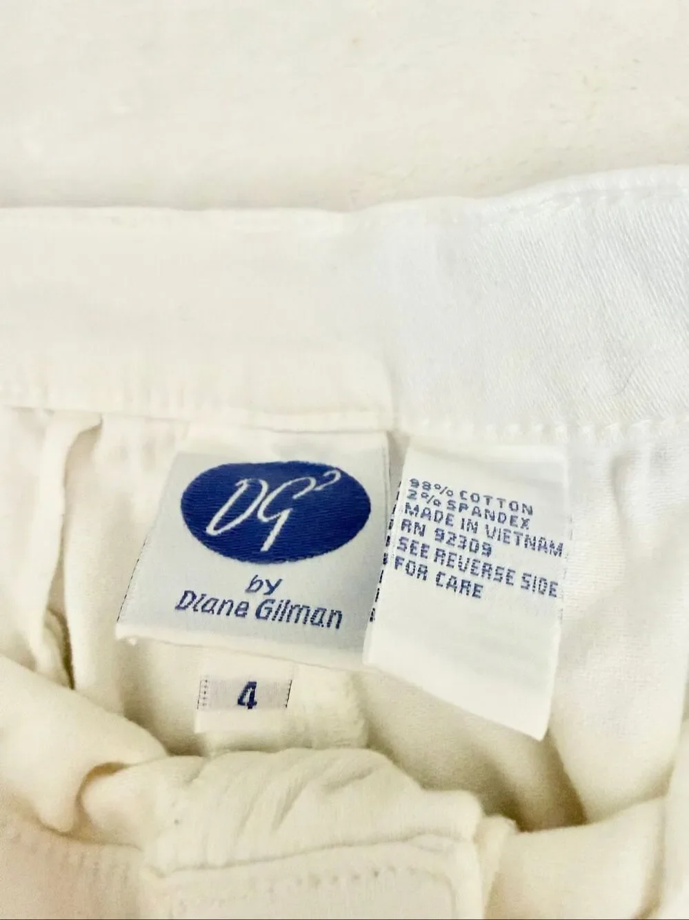 DG by Diane Gilman White Bermuda Walking Shorts Size 4 Cotton Stretch